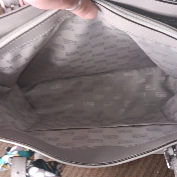 MICHAEL MICHAEL KORS EUC GRAY SAFFIANO LEATHER TOTE BAG - Picture 11 of 15